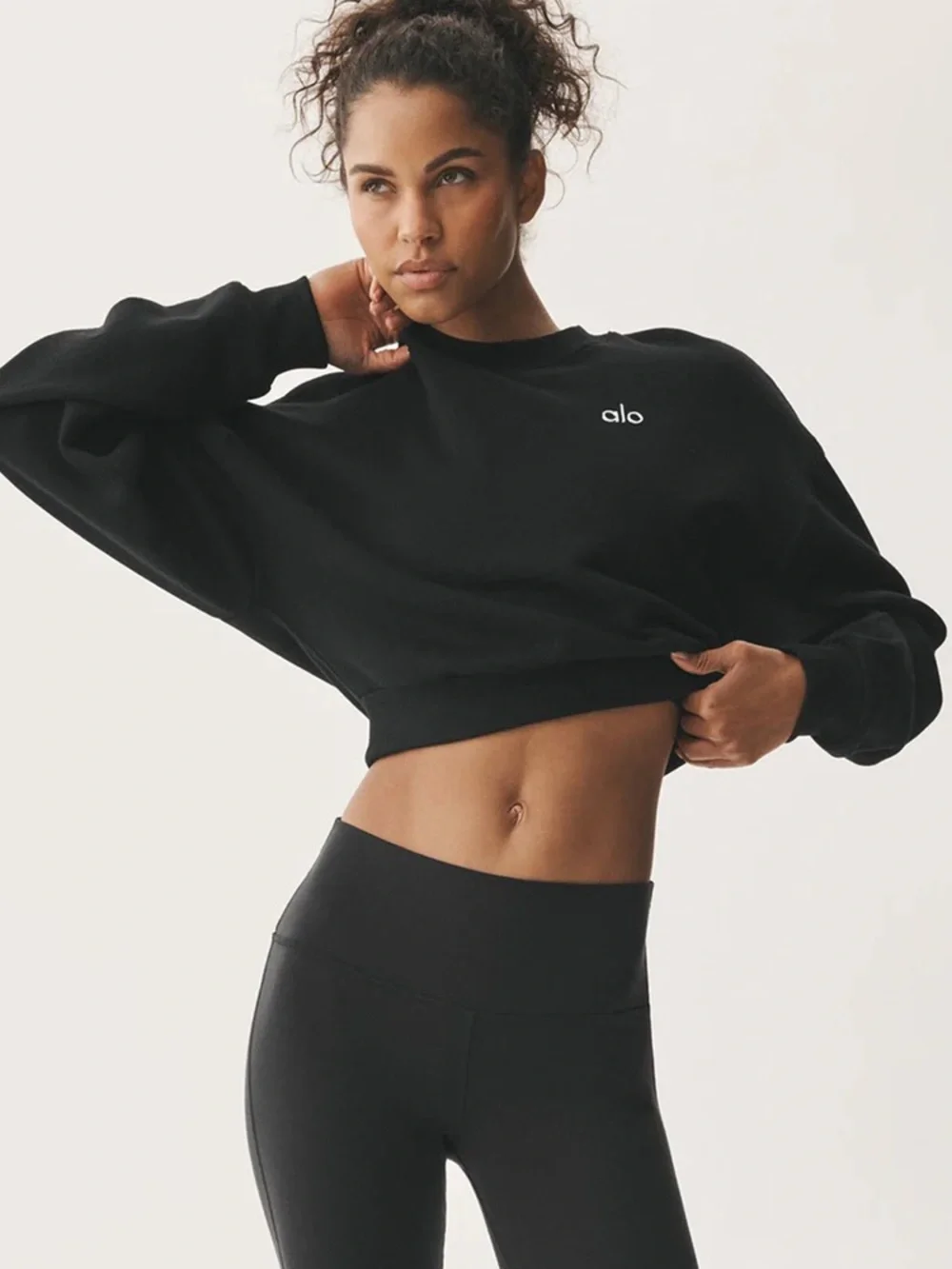 Alo Women's Black Cropped Accolade Crew Sweatshirt